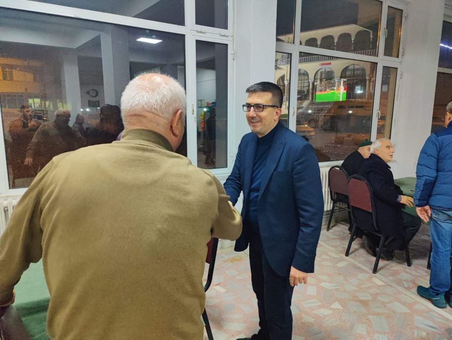 Çalınmadık Kapı, Sıkılmadık El Bırakmıyorlar