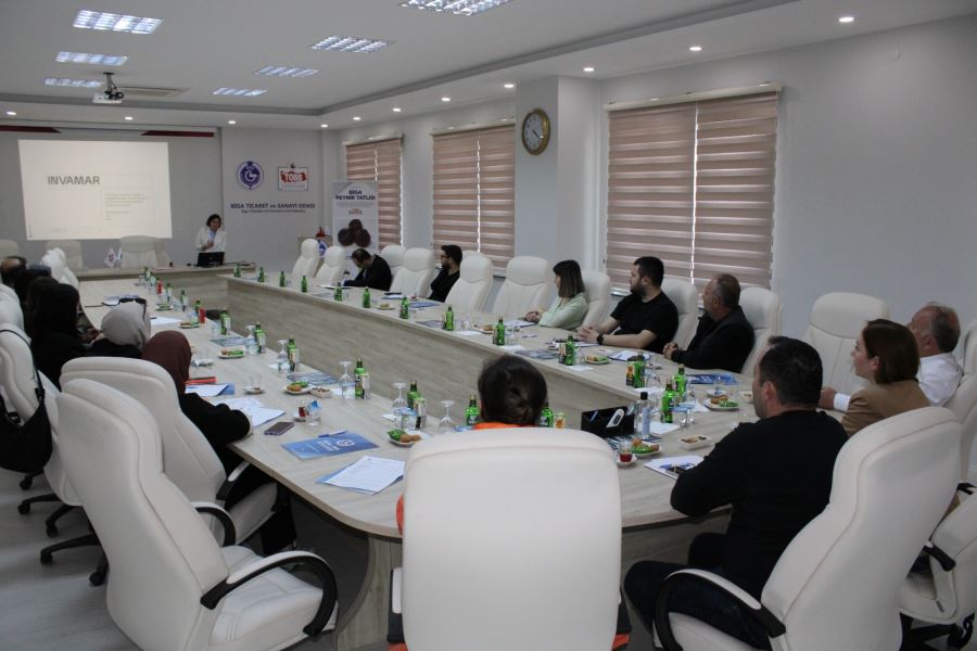 DİJİTAL BAĞLI DÜNYA SEMİNERİ BİGA TSO’DA YAPILDI