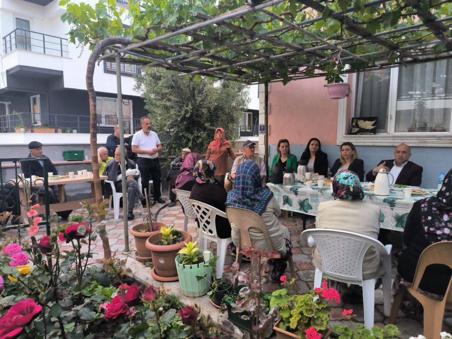 Kapı Kapı Dolaşıp, Vatandaşları Dinledi