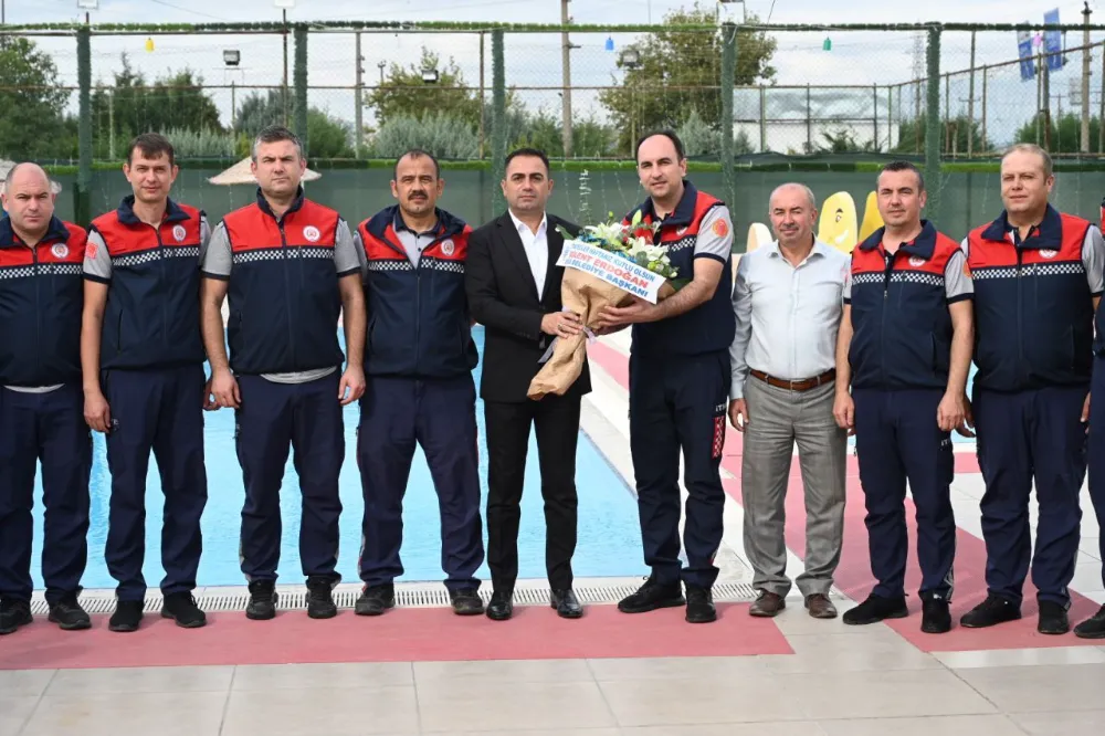 Biga Belediye Başkanı Bülent Erdoğan, İtfaiyecilik Haftası kapsamında Biga Belediyesi İtfaiye Müdürlüğü personeliyle kahvaltıda bir araya geldi