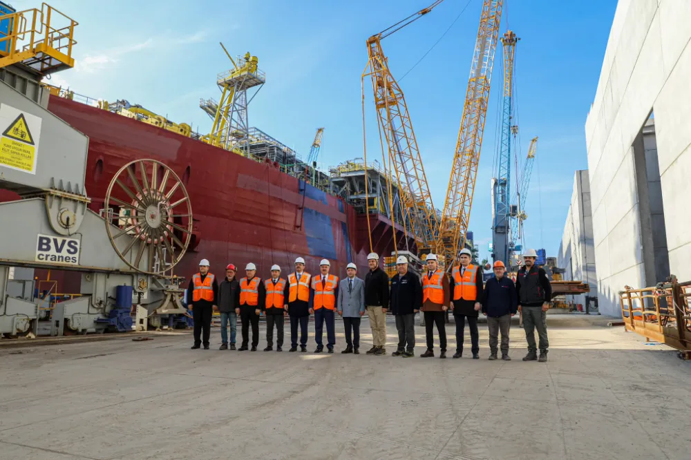 Türkiye’nin İlk Doğalgaz Yüzer Üretim Platformu incelendi 