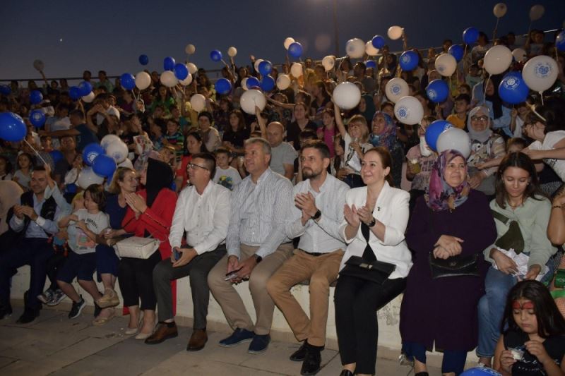 ALIS HARIKALAR DIYARINDA OYUNUNA YOGUN ILGI