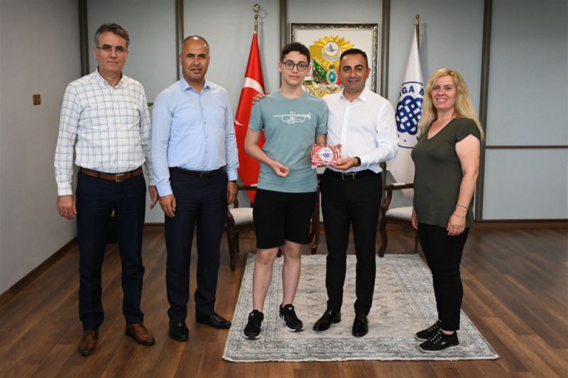 BASKAN ERDOGAN BASARILI OLAN ÖGRENCILERI ÖDÜLLENDIRDI