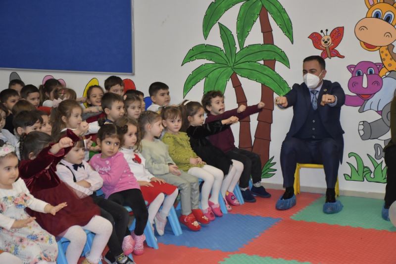 Baskan Erdogan, Ögrencilerin Karne Heyecanina Ortak Oldu