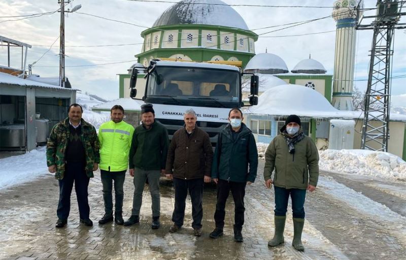 Biga Ilçe Özel Idare Müdürlügü Ekiplerinin Karla Mücadelesi Devam Ediyor