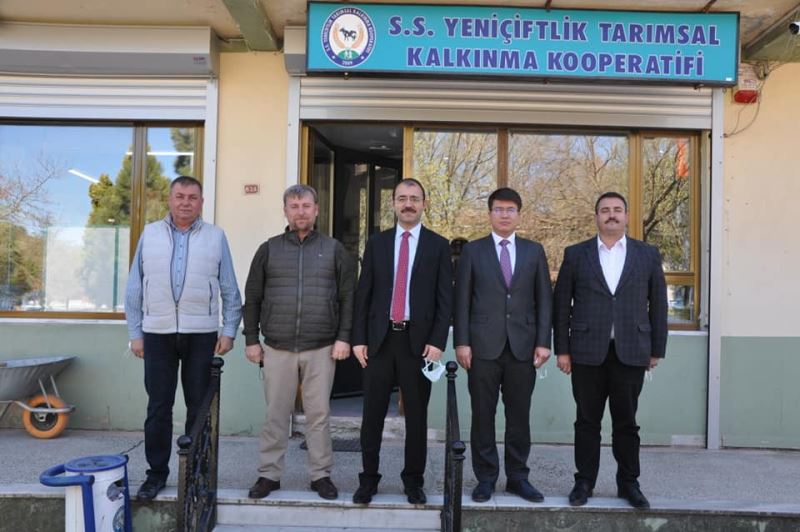 KAYMAKAM DOLU YENIÇIFTLIK KOOPERATIFINI ZIYARET ETTI