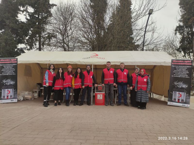 KIZILAY HER ÇARSAMBA MEYDANDA BAGISLARI KABUL EDIYOR