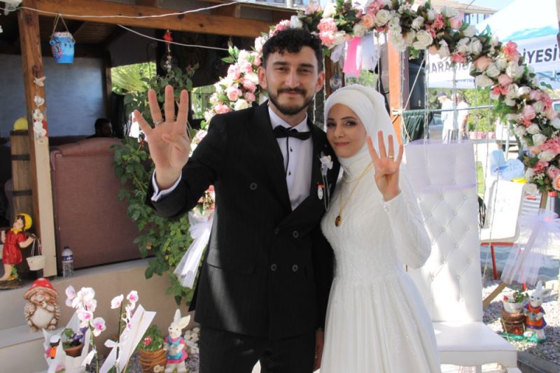 YUNUS ILE KUDRET BIR ÖMÜR BOYU MUTLULUKLARI IÇIN 